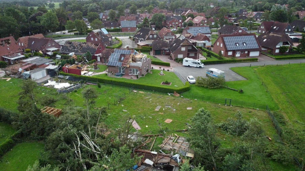 Click to enlarge The storm left a path of devastation in Großheide, Aurich district.