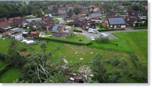 The storm left a path of devastation in Großheide, Aurich district.