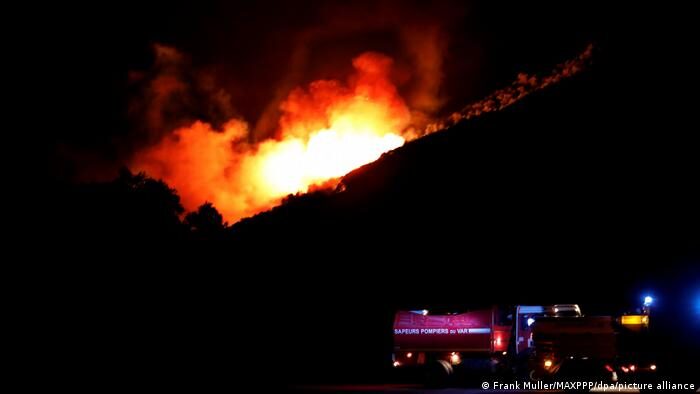 Over 1,000 firefighters have struggled to contain a fire on the Mediterranean coast