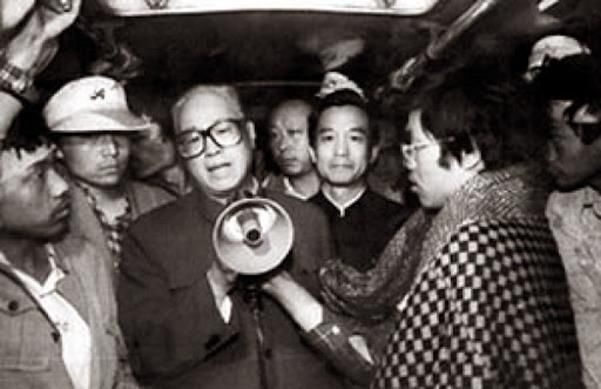 Click to enlarge Zhao Ziyang and his Soros-tied aide Chen Yizi speaking to crowds at Tiananmen Square