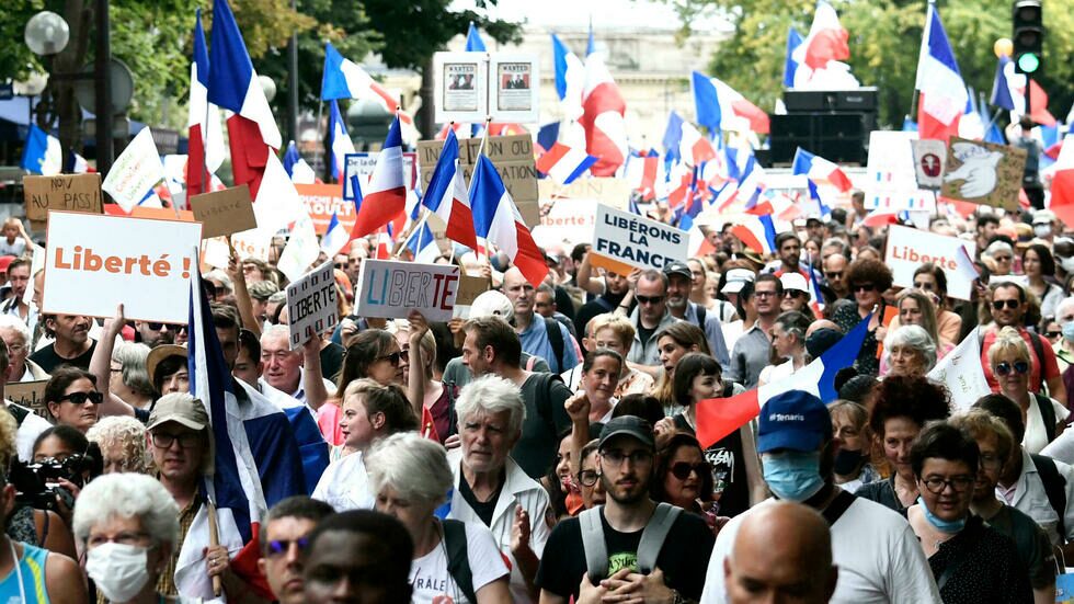 Paris protest health pass