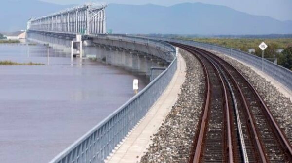 The new railway bridge connects Nizhneleninskoye in Russia with the border city of Tongjiang in Heilongjiang.