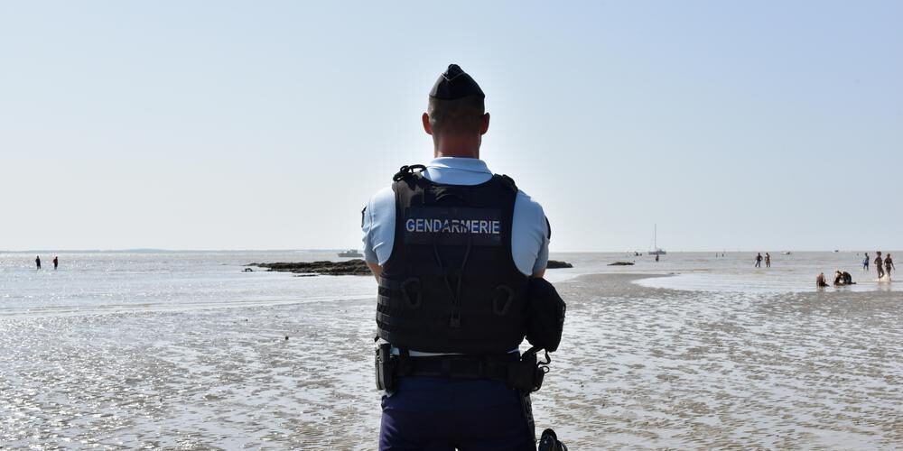 france police beach