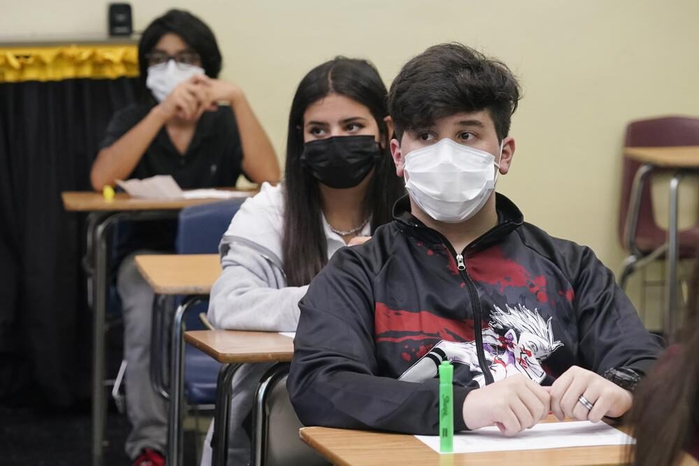 Click to enlarge Florida, student with mask
