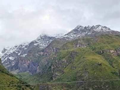 This season's first snowfall has occurred on the hills of Badrinath. There has been a lot of snowfall here on Neelkanth and Nar Narayan mountain.