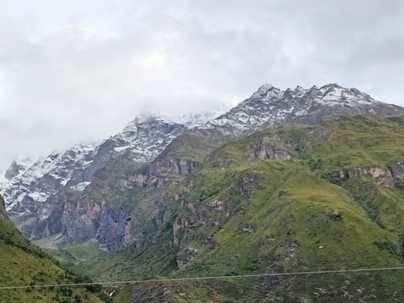 Click to enlarge This season's first snowfall has occurred on the hills of Badrinath. There has been a lot of snowfall here on Neelkanth and Nar Narayan mountain.