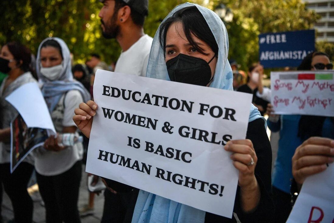 Click to enlarge afghan women protesters greece