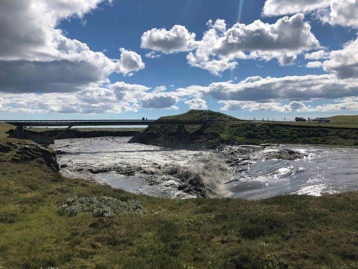 Click to enlarge iceland river