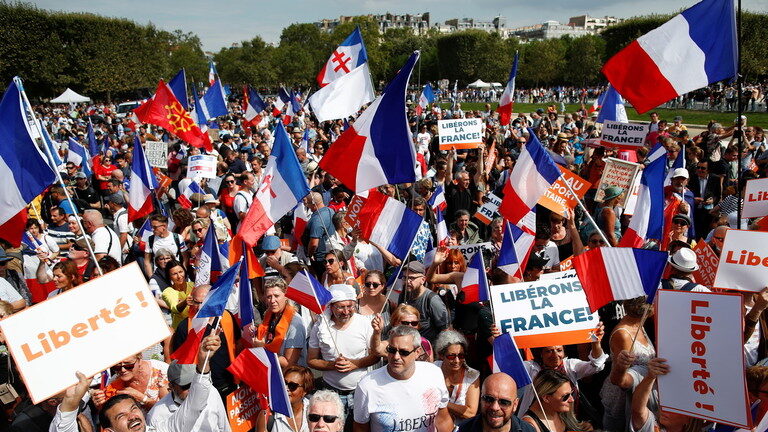 france protest covid pass sanitaire
