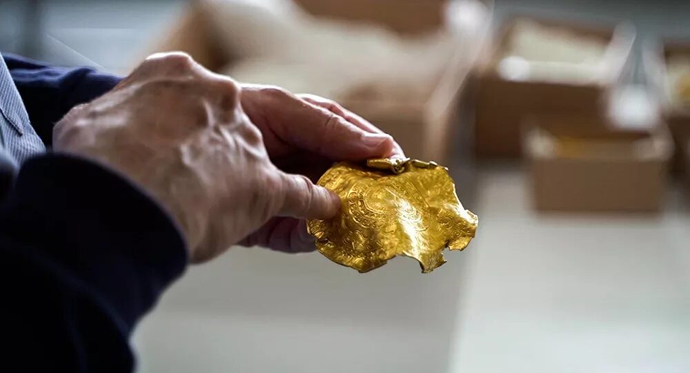 Click to enlarge gold hoard iron age