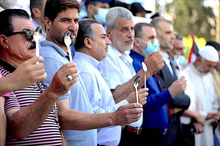 Click to enlarge Palestinian protesters