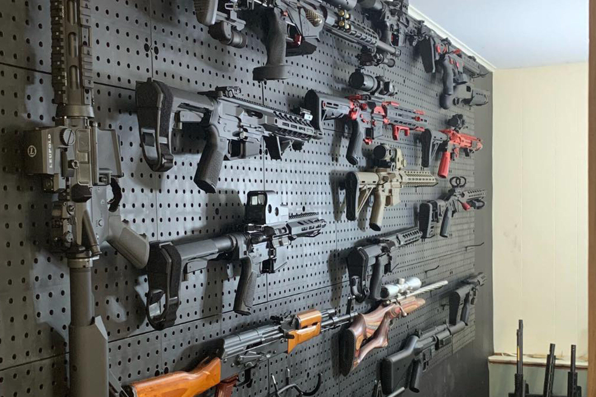 Click to enlarge airmont mayor illegal weapons fake identification