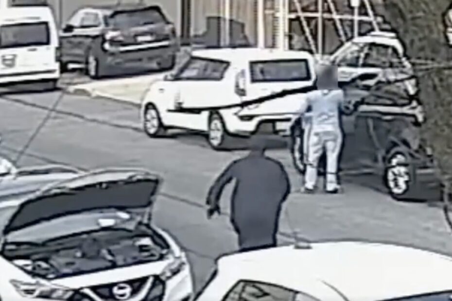 Click to enlarge gunman NYC pretends work car