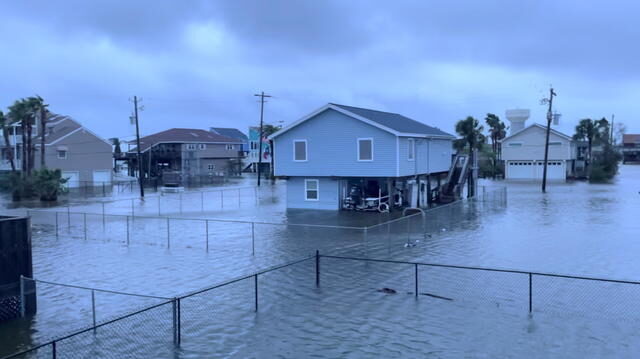 Nicholas makes landfall  swamping parts of Texas