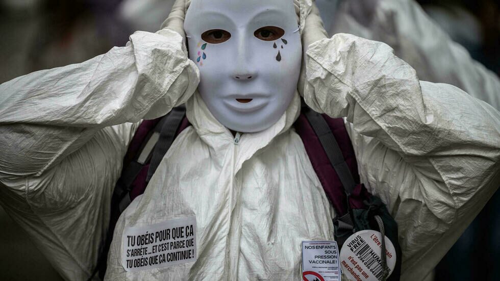 protest nurse forced vaccinaton