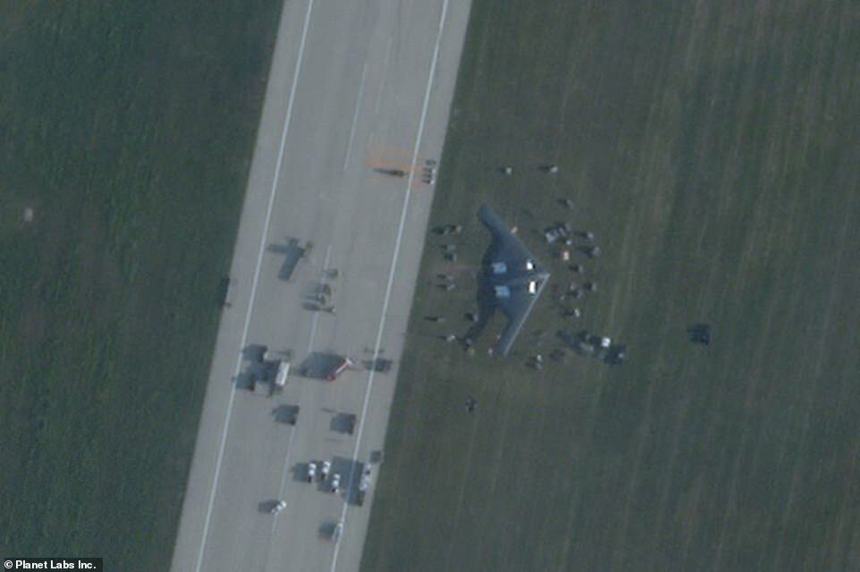 Click to enlarge B-2 Spirit stealth bomber crash