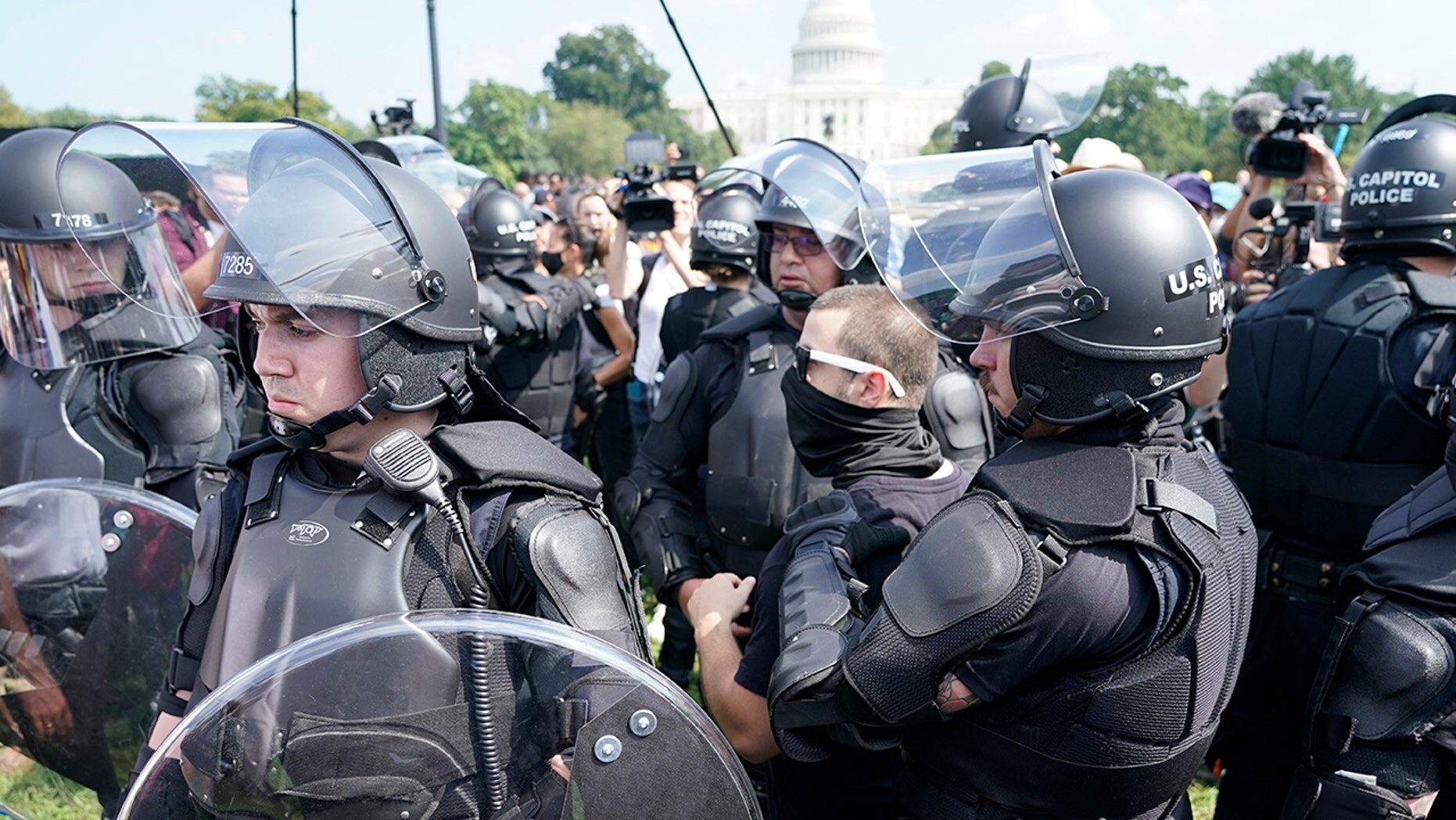 Click to enlarge mystery man police rally Jan 18 capitol hill
