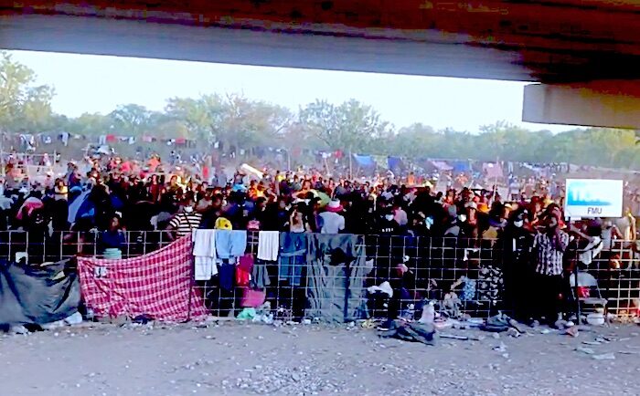 Click to enlarge Migrant crowd
