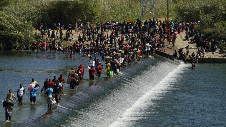 Click to enlarge haiti migrants
