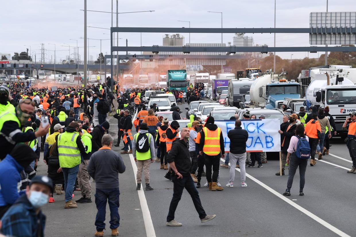 Click to enlarge australia construction workers
