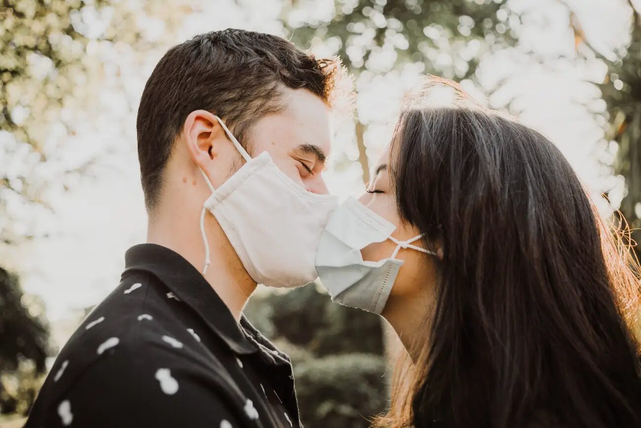 mask kissing