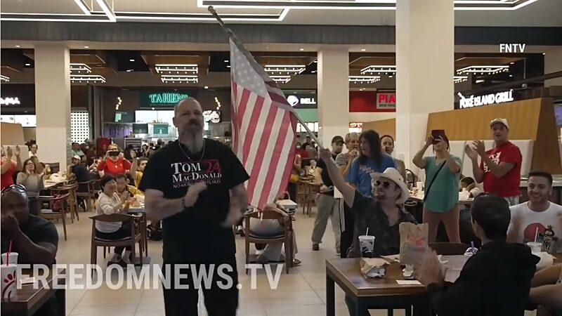 Click to enlarge vaccine protest staten island mall