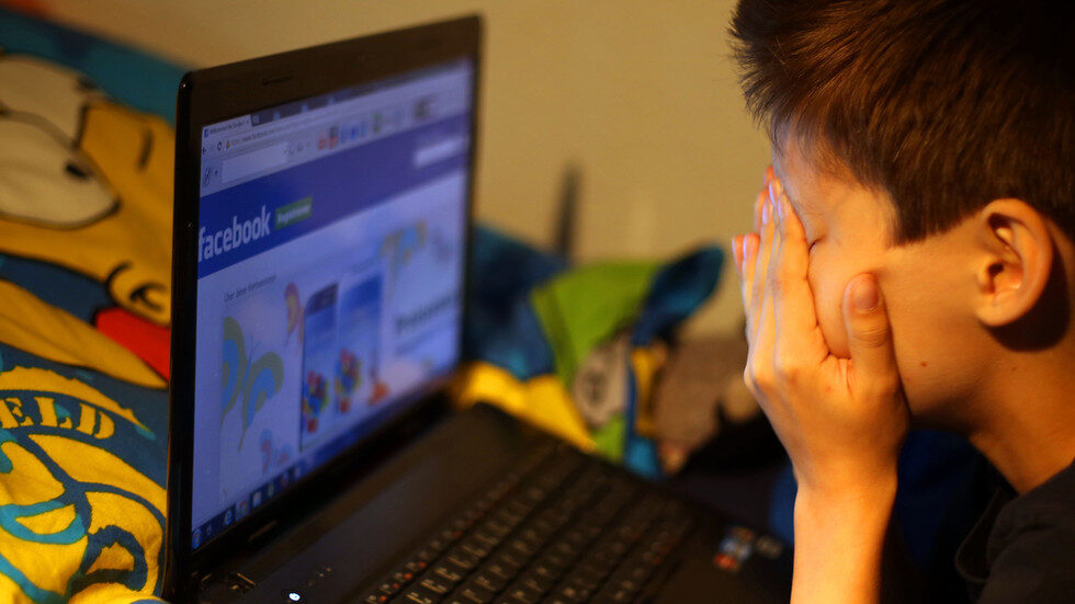 Child using Facebook
