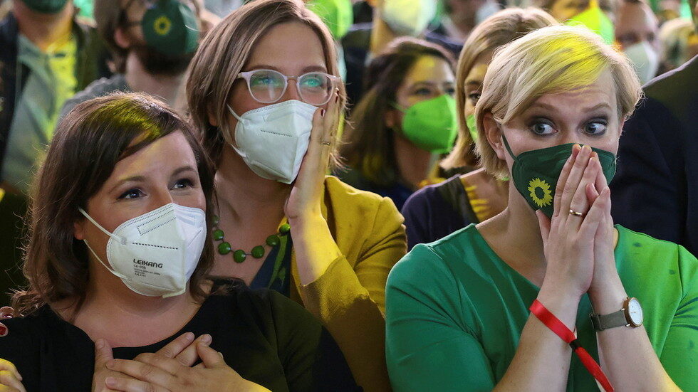 Click to enlarge Supporters of the Greens party