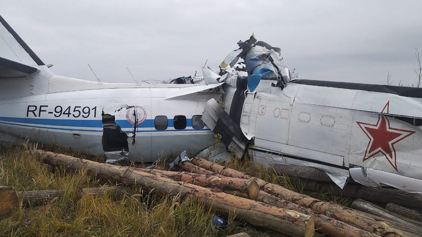 Click to enlarge plane crash russia october 2021
