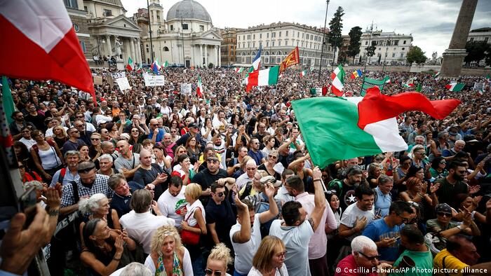 Click to enlarge italy vaccine mandate protest