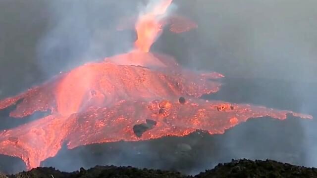 Lava cascades from Spain's Cumbre Vieja volcano