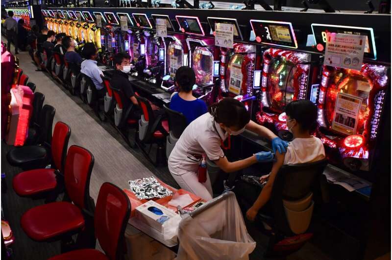 Click to enlarge vaccine japan gambler