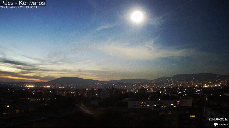 The fireball on our webcam in the garden city of Pécs