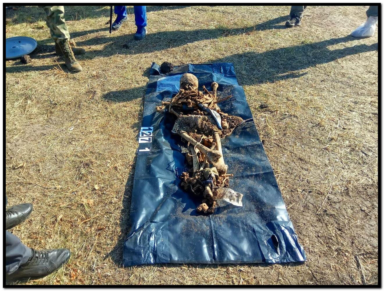 Click to enlarge mas grave lugansk donbass ukraine