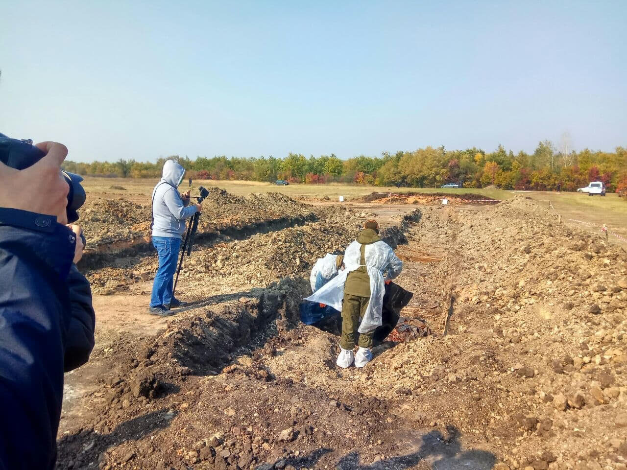 Click to enlarge mass grave lugansk ukraine