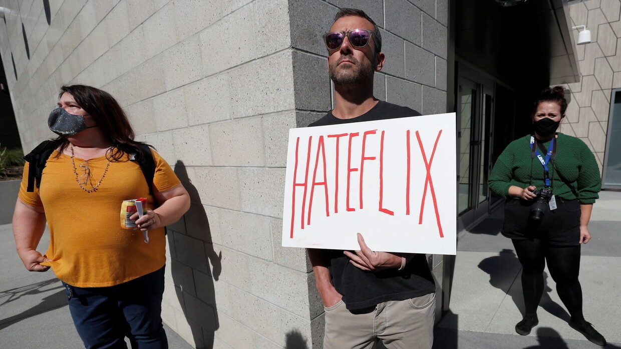 Click to enlarge netflix trans protest chappelle