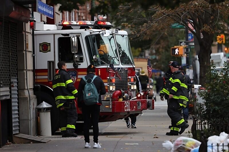 nyc firefighters suspended mandate