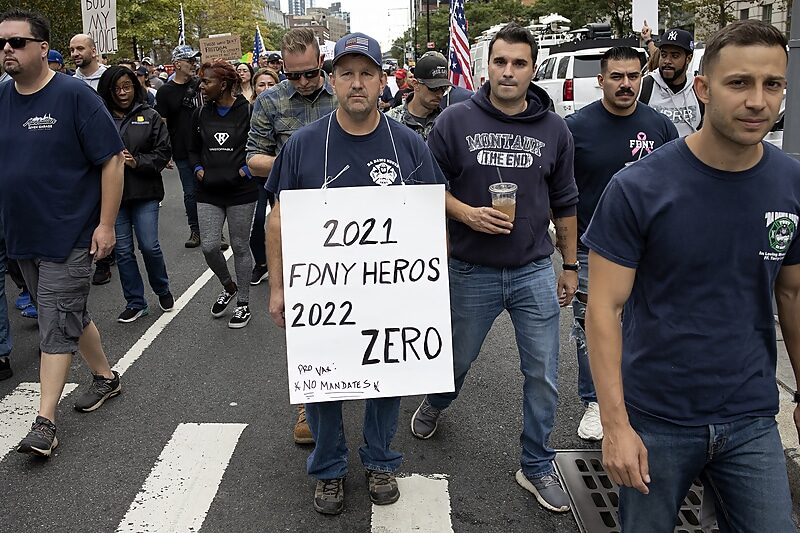 firefighters new york city bridge protest mandate