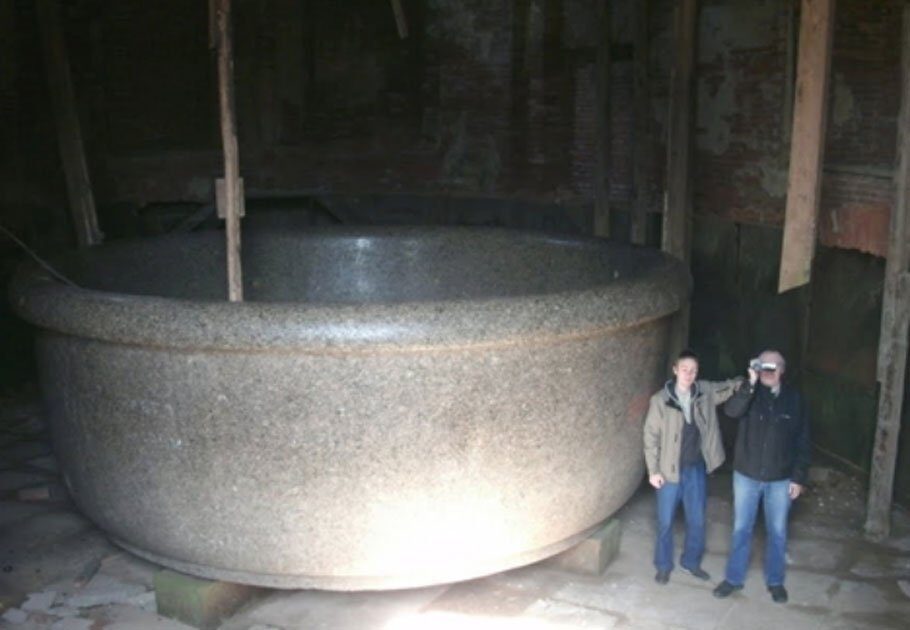 Colossal Bath At Babolovo