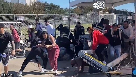 8 killed, hundreds injured at music event in Houston, Texas - Rapper Travis Scott continued show despite mayhem - UPDATES