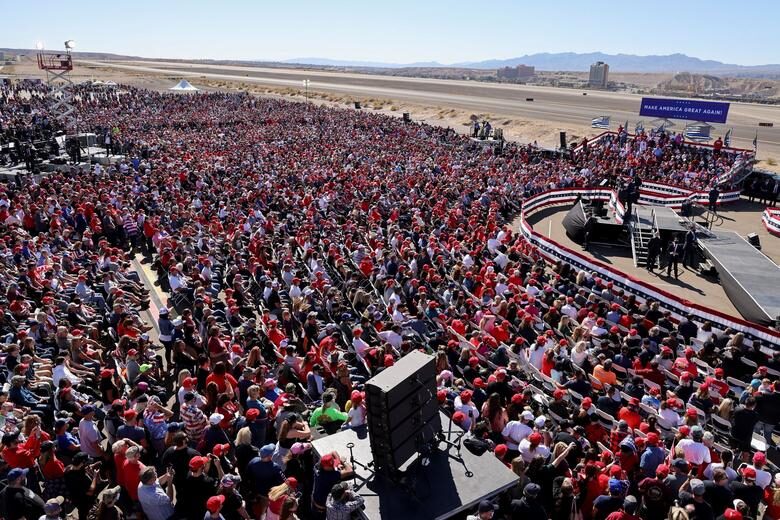 Click to enlarge trump rally arizona airport