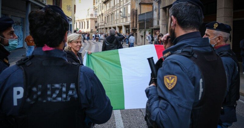 Italy protest vaccines