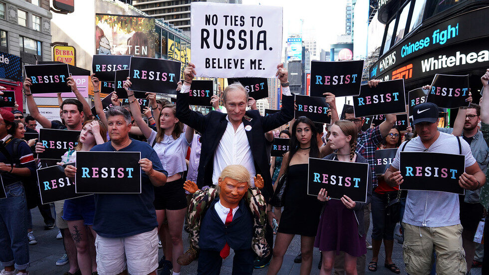 anti trump protesters