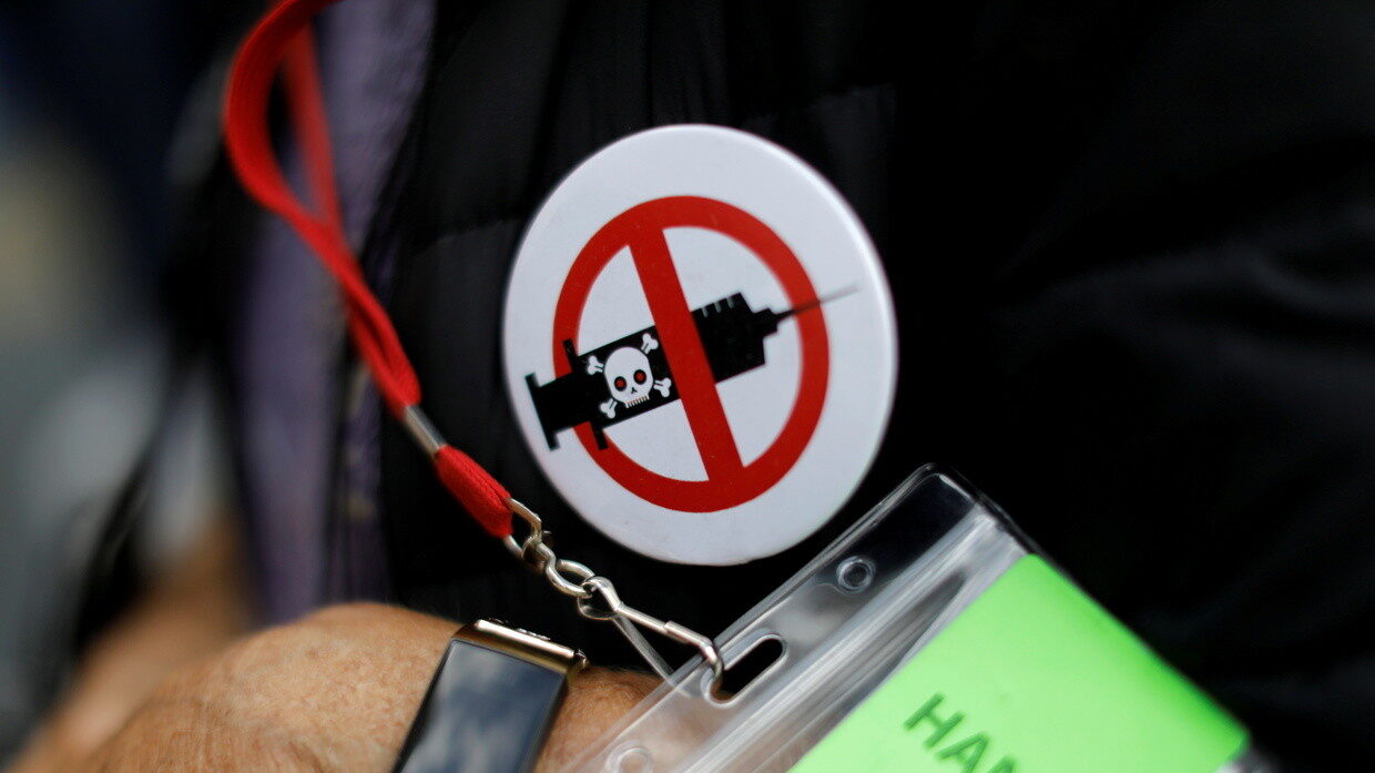 Click to enlarge anti-vaccine button