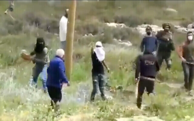 israel settlers assault old man