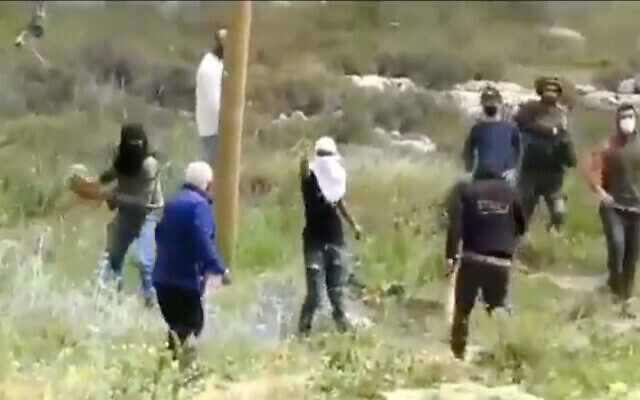 Click to enlarge israel settlers assault old man