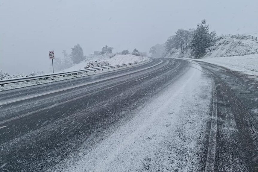 Click to enlarge Snow on the Huon Highway at Vinces Saddle.
