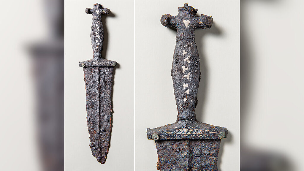 Click to enlarge roman dagger lost battle field