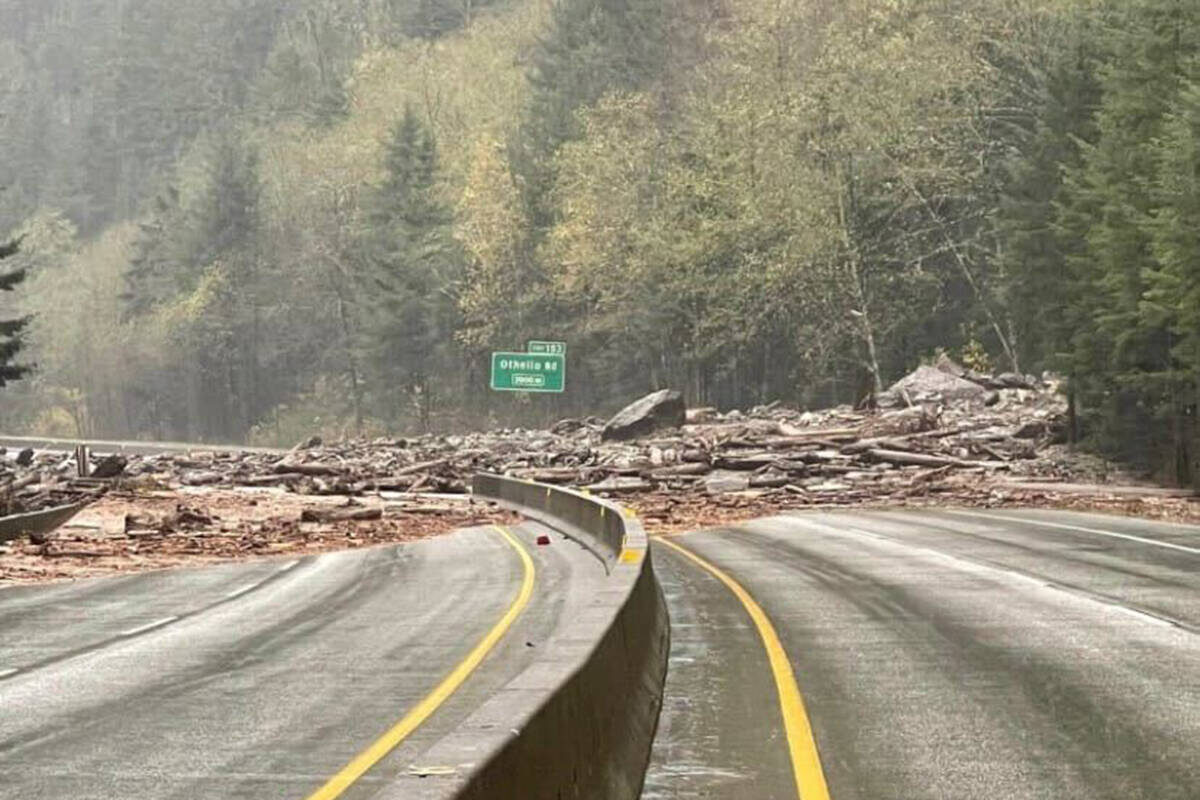 Click to enlarge lanslide road closed major highway british columbia 2021