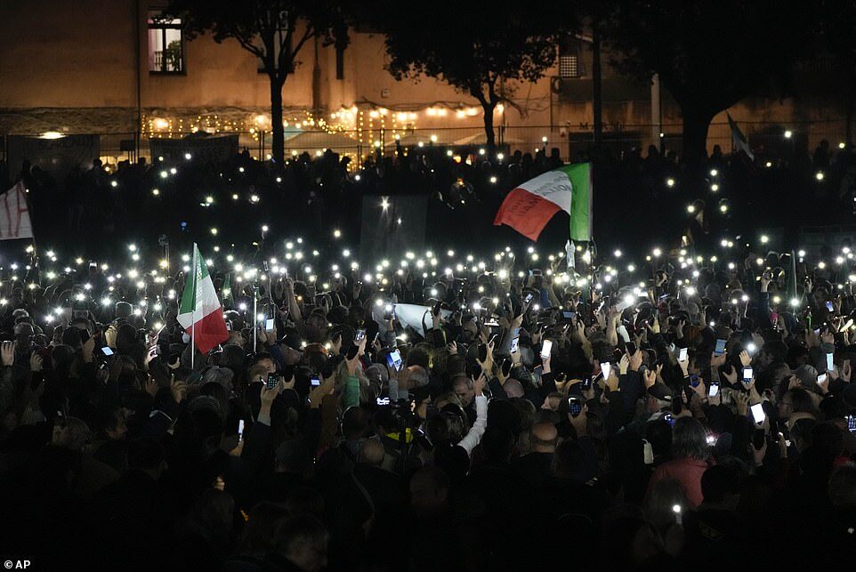 Click to enlarge italy protest Nov 20